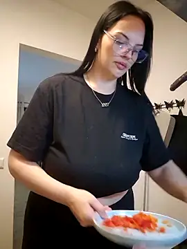 Snapshot of Jujuicy_97 chatting on October 27, 4:22 pm Jujuicy 97 online show from October 27, 4:22 pm