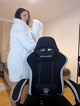 Snapshot of Jujuicy_97 chatting on November 8, 5:23 pm Jujuicy 97 online show from November 8, 5:23 pm