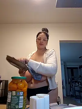 Snapshot of Jujuicy_97 chatting on November 14, 8:29 pm Jujuicy 97 online show from November 14, 8:29 pm