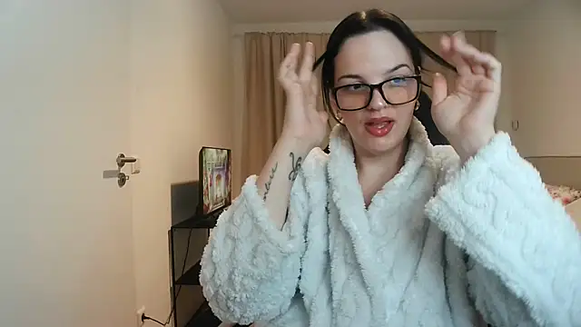 Snapshot of Jujuicy_97 chatting on November 18, 6:07 am Jujuicy 97 online show from November 18, 6:07 am