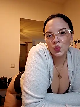 Snapshot of Jujuicy_97 chatting on November 30, 9:19 pm Jujuicy 97 online show from November 30, 9:19 pm