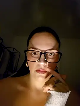 Snapshot of Jujuicy_97 chatting on December 5, 6:37 pm Jujuicy 97 online show from December 5, 6:37 pm