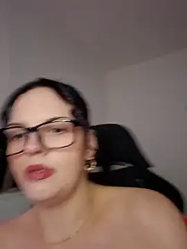 Snapshot of Jujuicy_97 chatting on December 15, 9:08 pm Jujuicy 97 online show from December 15, 9:08 pm