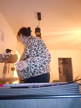 Snapshot of Jujuicy_97 chatting on December 16, 7:08 pm Jujuicy 97 online show from December 16, 7:08 pm