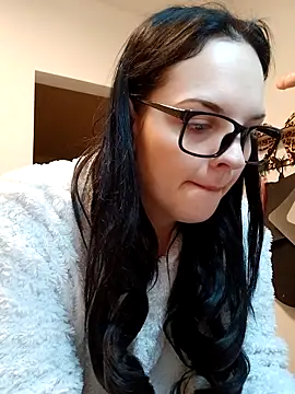 Snapshot of Jujuicy_97 chatting on December 19, 5:25 am Jujuicy 97 online show from December 19, 5:25 am