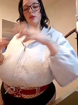 Snapshot of Jujuicy_97 chatting on February 4, 8:09 am Jujuicy 97 online show from February 4, 8:09 am