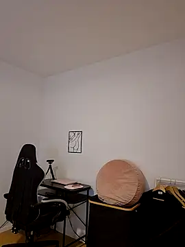 Snapshot of Jujuicy_97 chatting on February 10, 9:02 am Jujuicy 97 online show from February 10, 9:02 am