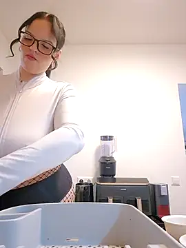 Snapshot of Jujuicy_97 chatting on February 15, 9:08 am Jujuicy 97 online show from February 15, 9:08 am