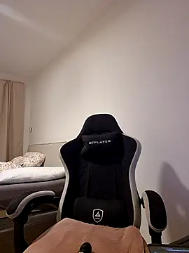 Snapshot of Jujuicy_97 chatting on February 17, 6:47 pm Jujuicy 97 online show from February 17, 6:47 pm