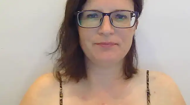 Snapshot of CrimsonMistress chatting on January 14, 12:11 am CrimsonMistress online show from January 14, 12:11 am