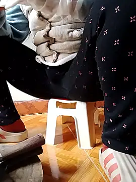 JasminePham online show from January 6, 2:37 am