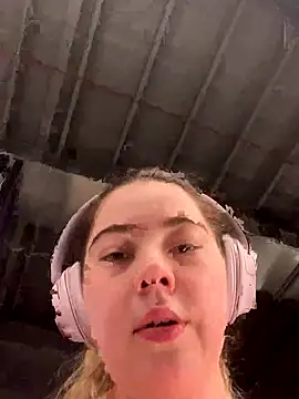 Snapshot of brooklynivy chatting on October 3, 11:40 am brooklynivy online show from October 3, 11:40 am