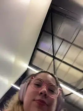 brooklynivy online show from February 11, 11:26 am