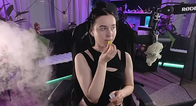 KiraLiLime online show from March 21, 6:44 pm