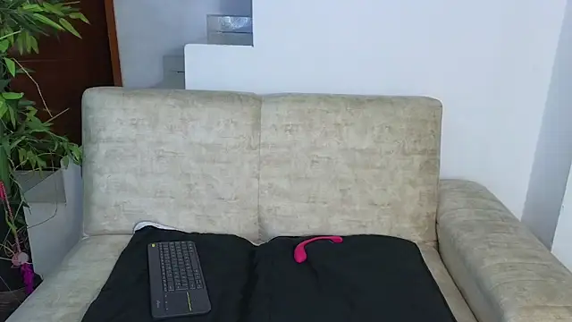 Lorenne Miller online show from October 19, 4:57 am