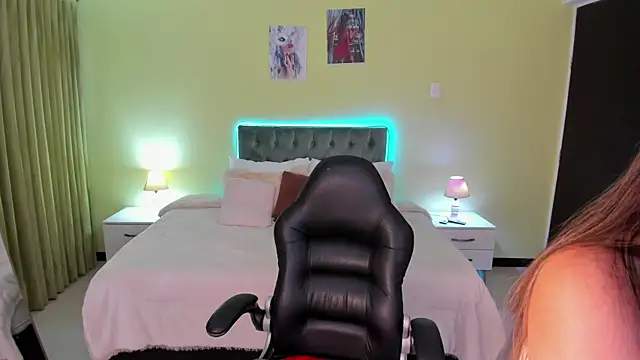  Charlotte evans 1 online show from April 1, 8:39 pm