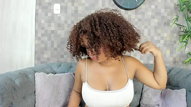 nataly velez online show from November 3, 7:15 pm