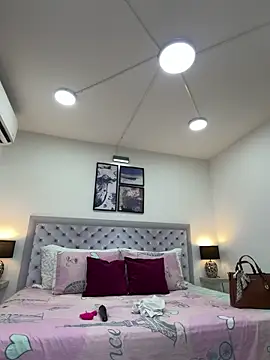 Snapshot of sarascottt chatting on February 2, 7:01 pm sarascottt online show from February 2, 7:01 pm