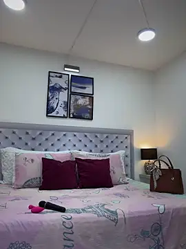 Snapshot of sarascottt chatting on February 3, 7:08 pm sarascottt online show from February 3, 7:08 pm