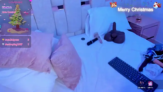 Snapshot of mia_schwarz chatting on December 13, 1:04 am mia schwarz online show from December 13, 1:04 am