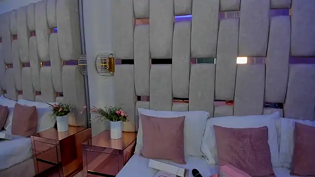 Snapshot of mia_schwarz chatting on January 25, 7:39 pm mia schwarz online show from January 25, 7:39 pm