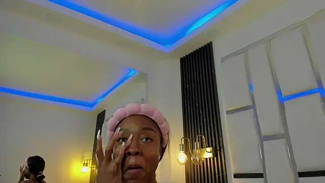 Snapshot of mia_schwarz chatting on October 9, 9:46 pm mia schwarz online show from October 9, 9:46 pm