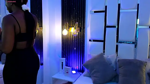 Snapshot of mia_schwarz chatting on October 28, 10:01 pm mia schwarz online show from October 28, 10:01 pm