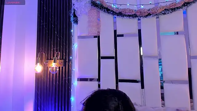 Snapshot of mia_schwarz chatting on December 18, 9:32 pm mia schwarz online show from December 18, 9:32 pm