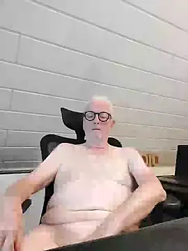 Greyhound70 online show from September 25, 7:56 am