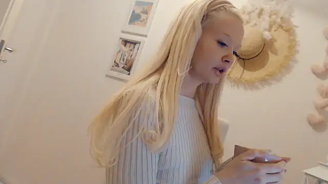 Blondecandie online show from January 27, 6:20 pm