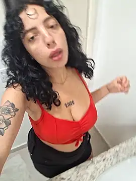 Snapshot of Sweet-diamondxxx chatting on December 22, 2:36 pm Sweet-diamondxxx online show from December 22, 2:36 pm