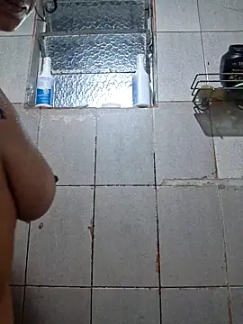 Snapshot of Sweet-diamondxxx chatting on February 24, 2:31 am Sweet-diamondxxx online show from February 24, 2:31 am