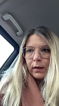 Snapshot of EmyLana chatting on February 19, 8:43 am EmyLana online show from February 19, 8:43 am