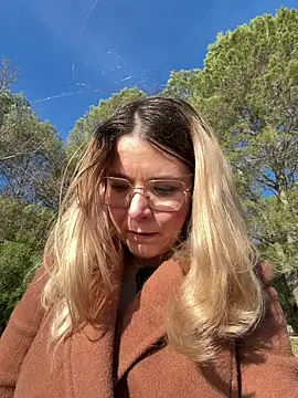 Snapshot of EmyLana chatting on February 21, 8:15 am EmyLana online show from February 21, 8:15 am