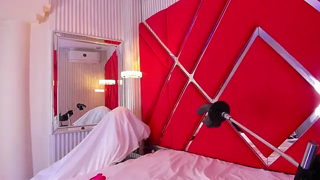 SusanCouper online show from May 12, 11:35 pm