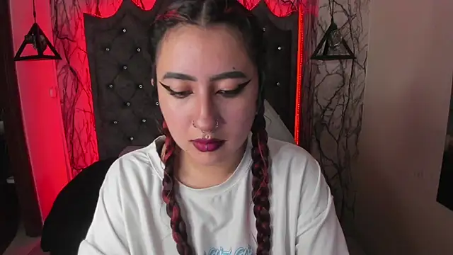 Snapshot of larissa01_ chatting on February 28, 3:15 am larissa01 online show from February 28, 3:15 am