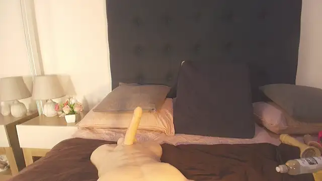 Evelonga 707 online show from March 9, 7:07 pm