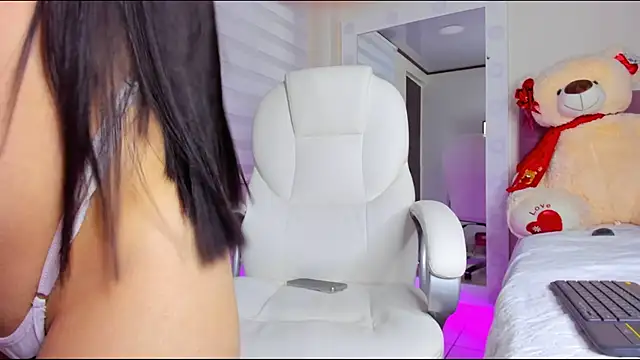 Snapshot of isaa_19 chatting on February 6, 10:26 am isaa 19 online show from February 6, 10:26 am