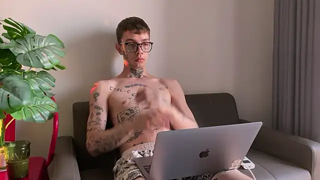 anahori  simon online show from April 1, 12:00 am