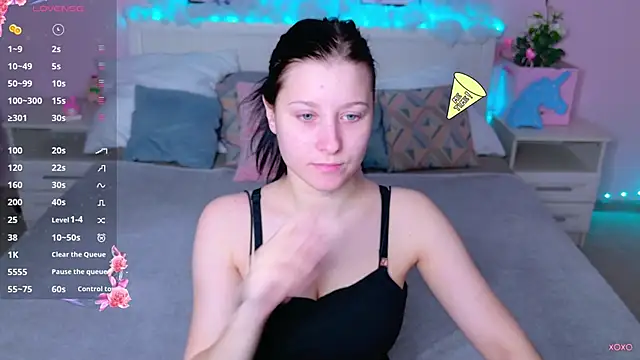 SarahStanley online show from March 13, 9:10 am