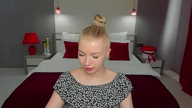 Snapshot of shy__lady chatting on July 3, 4:30 am shy lady online show from July 3, 4:30 am