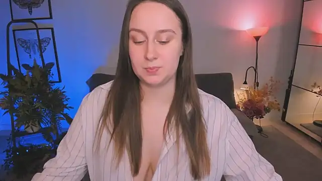 Snapshot of Lattea chatting on November 13, 10:52 pm Lattea online show from November 13, 10:52 pm