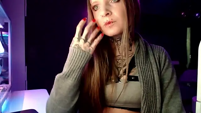 Snapshot of InesGold chatting on February 8, 3:21 pm InesGold online show from February 8, 3:21 pm