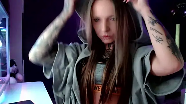 Snapshot of InesGold chatting on February 16, 8:10 am InesGold online show from February 16, 8:10 am