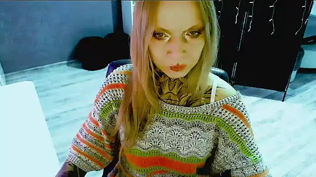 Snapshot of InesGold chatting on September 25, 8:18 am InesGold online show from September 25, 8:18 am