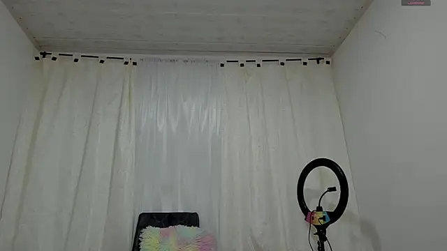 Snapshot of Abbyjonhson__ chatting on July 27, 6:15 pm Abbyjonhson online show from July 27, 6:15 pm