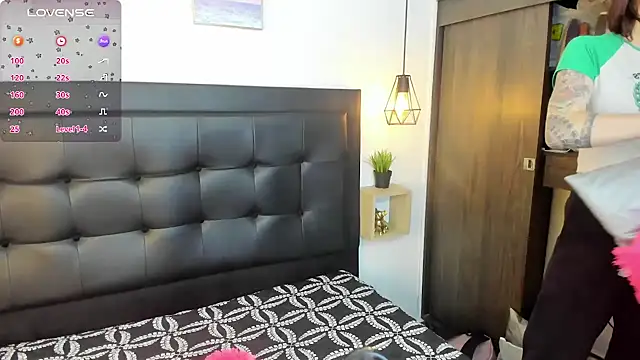 Snapshot of sweet_abby1 chatting on December 17, 12:11 pm sweet abby1 online show from December 17, 12:11 pm