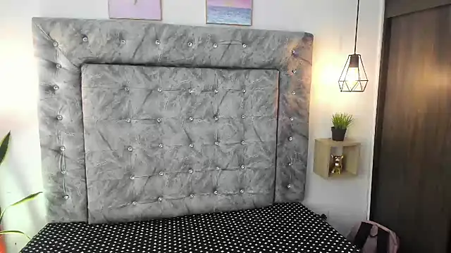 Snapshot of sweet_abby1 chatting on March 14, 12:18 pm sweet abby1 online show from March 14, 12:18 pm