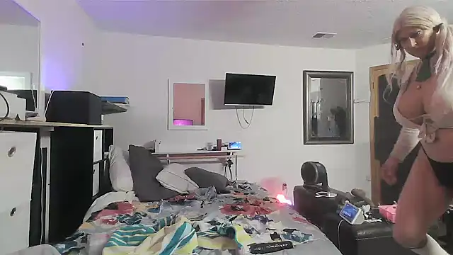 sissytrapdolly24 online show from March 25, 9:26 am