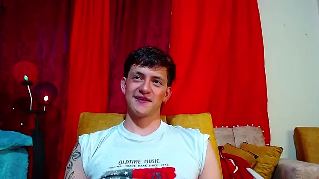 Snapshot of GabyThoms chatting on December 31, 9:28 pm GabyThoms online show from December 31, 9:28 pm